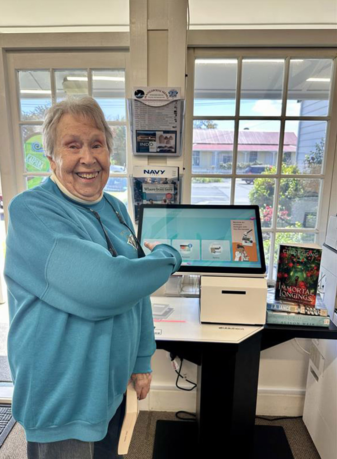 Kaipara library, Bev and self checkout